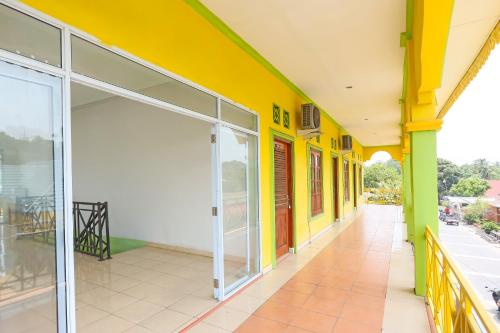 Μπαλκόνι ή βεράντα στο Hotel O Penginapan Sulthan Penyengat Syariah