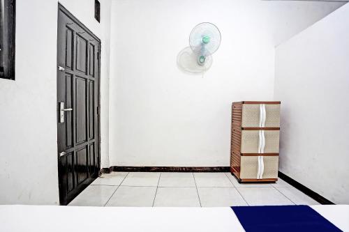 an empty room with a door and a fan at OYO Life 91947 Kost Barokah Syariah in Mojokerto