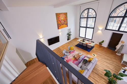 an overhead view of a living room with a dog on a couch at Wstay Industrie Charme DELUXE in Steinfurt