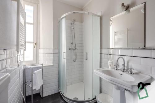 a white bathroom with a sink and a shower at HOTIDAY Apartment Collection - Lerici Terrediliguria in Lerici