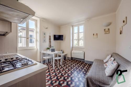 a kitchen with a stove and a couch in a room at HOTIDAY Apartment Collection - Lerici Terrediliguria in Lerici