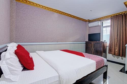 Ένα ή περισσότερα κρεβάτια σε δωμάτιο στο Hotel O Padang City Center Near Gunung Padang Formerly Hotel Fitriaendika
