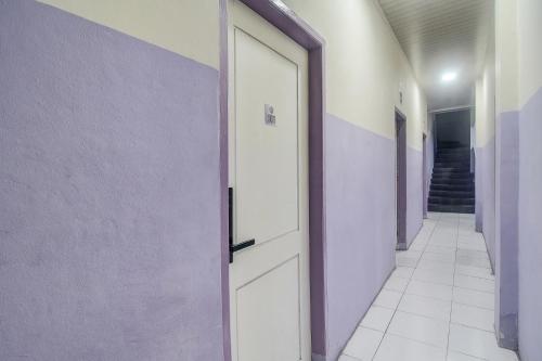 Imagen de la galería de Hotel O Superstar Kost Dan Homestay, en Manado