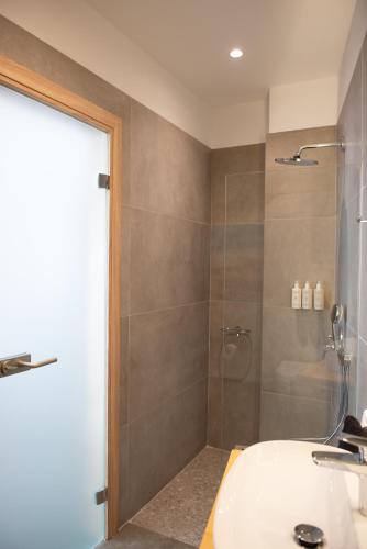 Koupelna v ubytování Evia Hotel