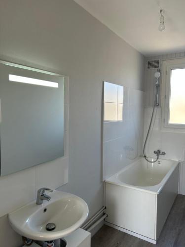 Ванная комната в F4 lumineux proche Gare et centre ville