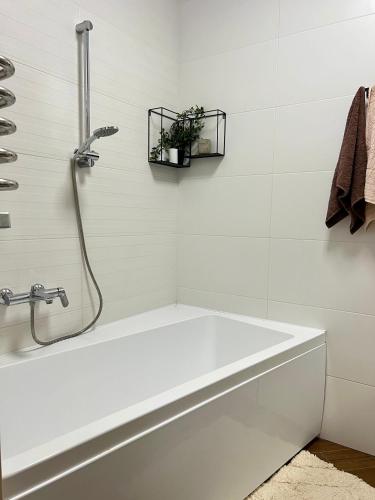 a white bathroom with a tub and a shower at Подобова квартира Центр Озеро Пляж Білецька in Ternopilʼ