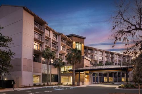 an exterior view of a building at Holiday Inn Express Hilton Head Island by IHG in Hilton Head Island