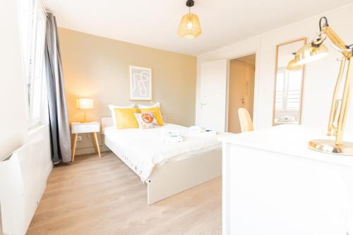 Ένα ή περισσότερα κρεβάτια σε δωμάτιο στο Duplex Confortable en Centre avec 2 Chambres