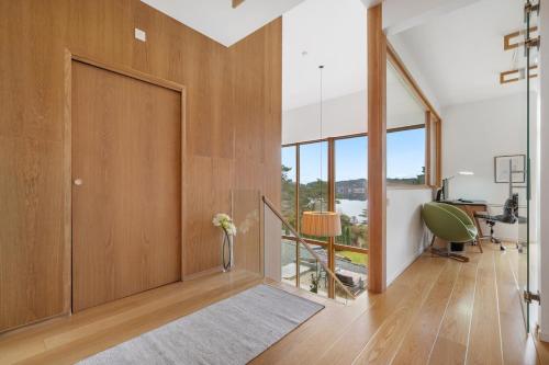 Ruang duduk di Villa Vy - a gem with private beach in Bergen