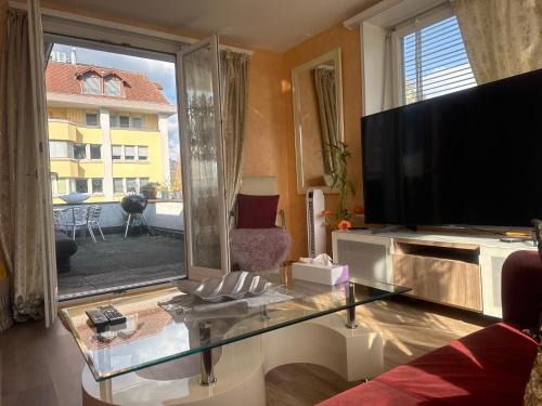 Телевизор и/или развлекательный центр в Bahnhof West Apartments