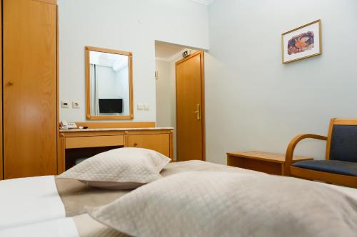 Hypnos Skg Room 102