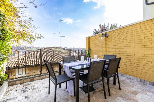 Balkón nebo terasa v ubytování Orione House in Borgo Medievale con giardino