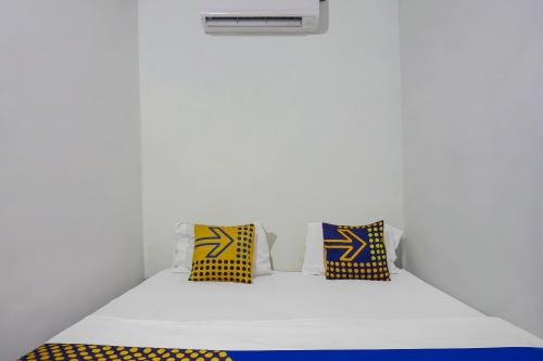 Postel nebo postele na pokoji v ubytování SPOT ON 92154 Nusasari Guest House