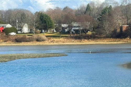 a body of water with a bird in the water at Wiggly Bridge Landing in York Harbor