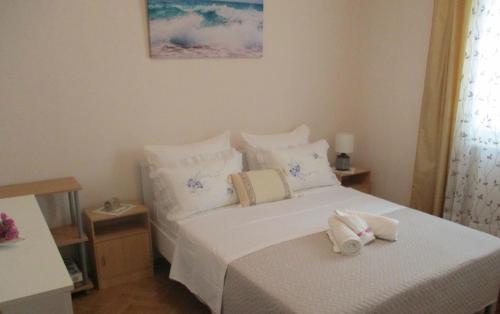 Postel nebo postele na pokoji v ubytování Apartments Bosiljka