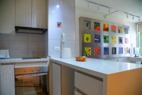 a kitchen with a white counter top in a room at Exclusivo Departamento in Concepción