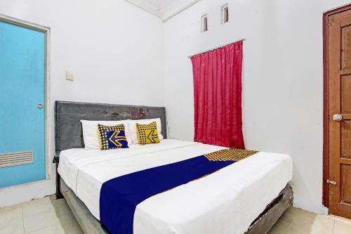 Ένα ή περισσότερα κρεβάτια σε δωμάτιο στο Hotel O Adinda Kost