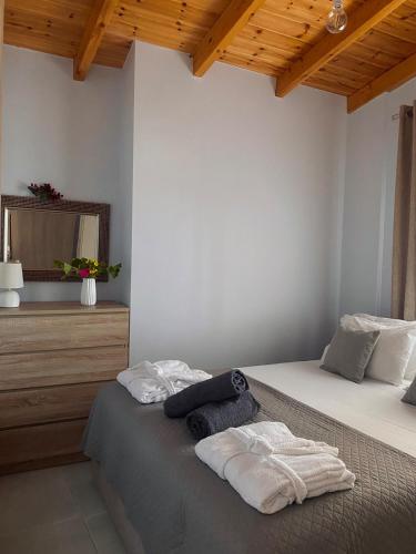 Кровать или кровати в номере Serene Vista Family Villa