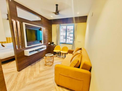 TV a/nebo společenská místnost v ubytování S K Legacy Hotel