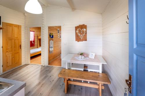 a small room with a bench in a tiny house at La Mimosa Camping in Fano