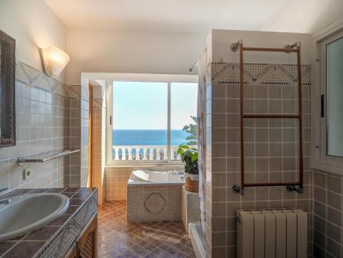 A bathroom at Zen Villa by Hello Homes Sitges
