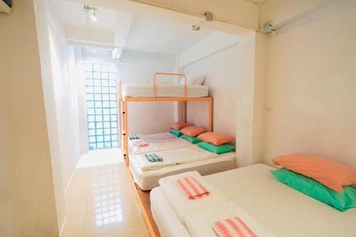 Postel nebo postele na pokoji v ubytování Old Town Sunday Stay Bangkok