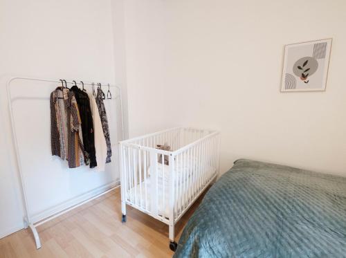 Postel nebo postele na pokoji v ubytování Bismarck Home - Central, Cozy & Family-Friendly in Essen