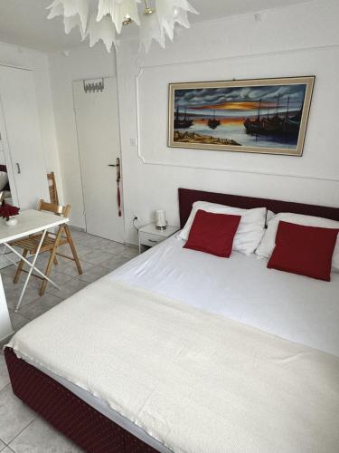 Ένα ή περισσότερα κρεβάτια σε δωμάτιο στο Apartments and Room Villa Makaj