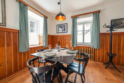 a dining room with a table and chairs at SIEGLGUT in Altaussee