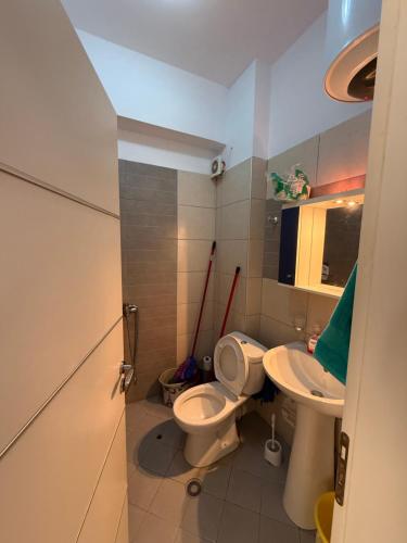 a bathroom with a toilet and a sink at Mateos Apartment Saranda in Sarandë