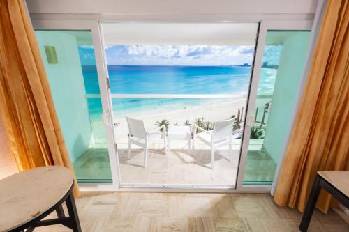 a room with a view of the beach and the ocean at Krystal Cancun in Cancún
