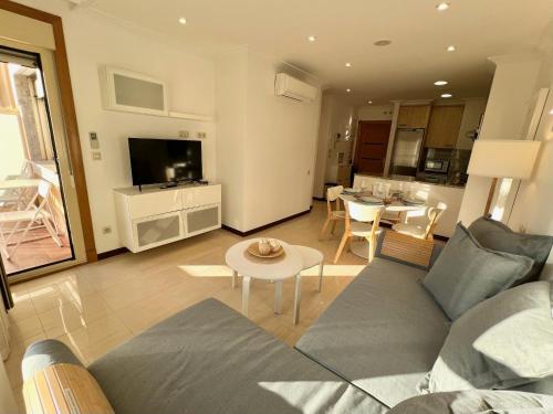 Bright and Cozy Apartment with Pool and Jacuzzi and near beach