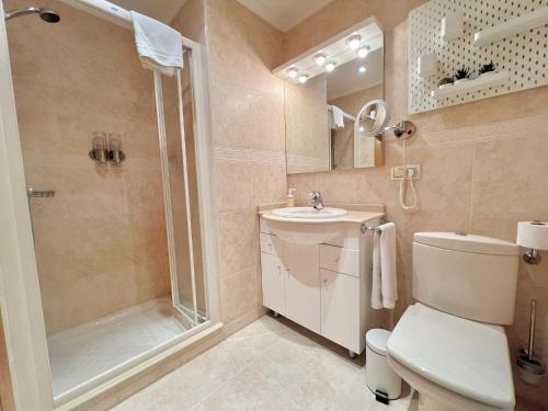 Bright and Cozy Apartment with Pool and Jacuzzi and near beach