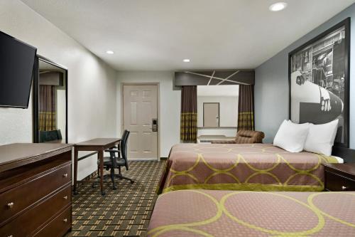 Katil atau katil-katil dalam bilik di Crystal Inn Northeast Houston Downtown I-610