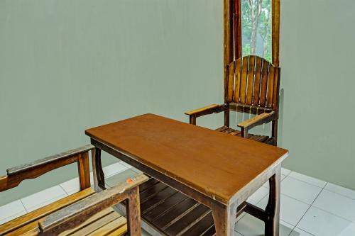Fotografie z fotogalerie ubytování OYO Life 92222 Sahabat Kost Syariah Pacitan v destinaci Pacitan