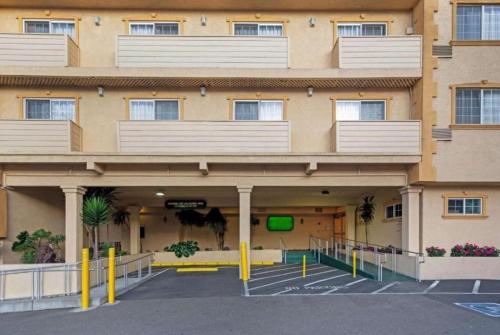 an empty parking lot in front of a building at University Inn & Suites Berkeley in Berkeley