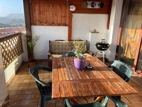 a wooden table and chairs on a balcony at Casa Maestrale in Gonnesa