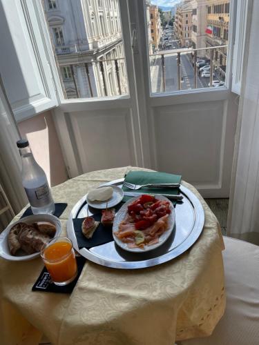 Makanan di atau berdekatan hotel