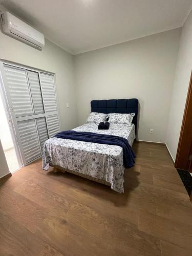 a bedroom with a black cat laying on a bed at Casa Oliva in Franca