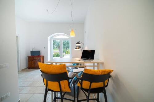 Et tv og/eller underholdning på Private Pool & parking DONNA LINA