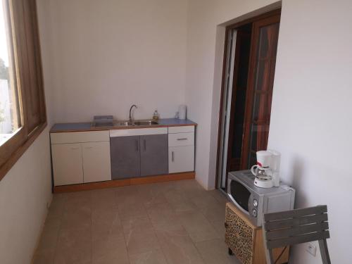 a kitchen with a sink and a counter top at Florecita 2 in Ngaring