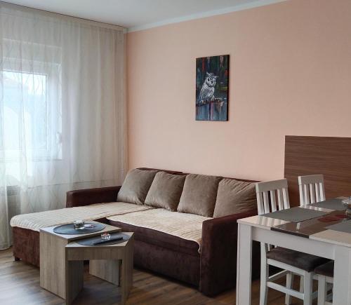 Un lugar para sentarse en Lela's home (Lelin dom)