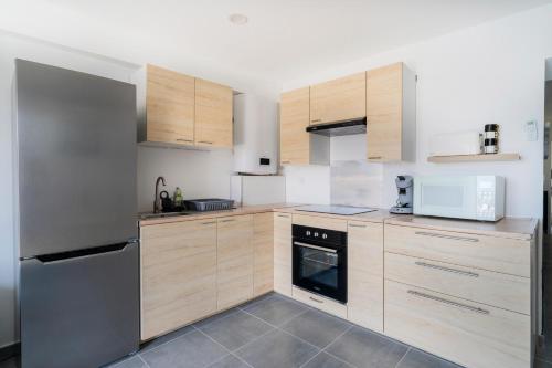 Η κουζίνα ή μικρή κουζίνα στο Résidence Les Goudes, appartements accés direct à la plage, vue mer