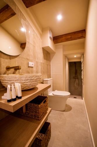 a bathroom with a sink and a toilet in it at Vista Verde in Cuenca