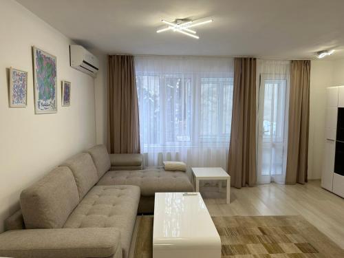 White Pearl Apartment - Top Location, Bright & Spacious, Newly Renovated