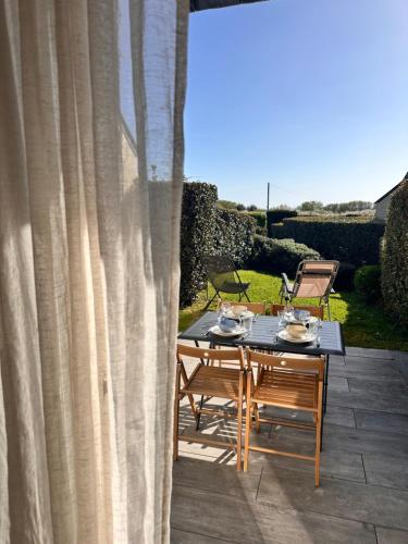 Balkón nebo terasa v ubytování Chez Boby- Maison de vacances- Vue mer- Idéal Semaine du Golfe