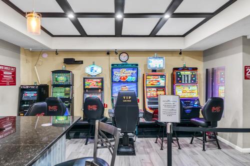 a room with a bunch of video game machines at Eastlake Suites Hotel & Conference Center By OYO Urbana in Champaign