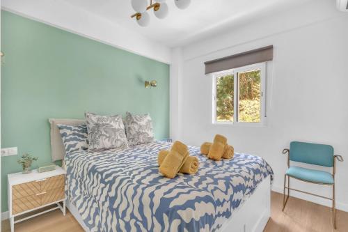 Bright 3BR Apartment 300m to Beach AC