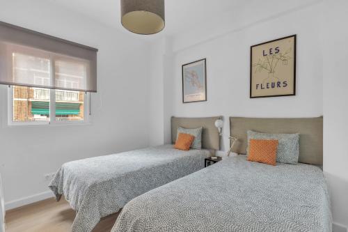 Bright 3BR Apartment 300m to Beach AC