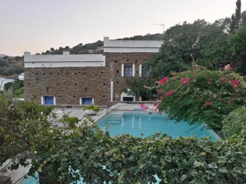 Anezas Mansion stone-built traditional villa